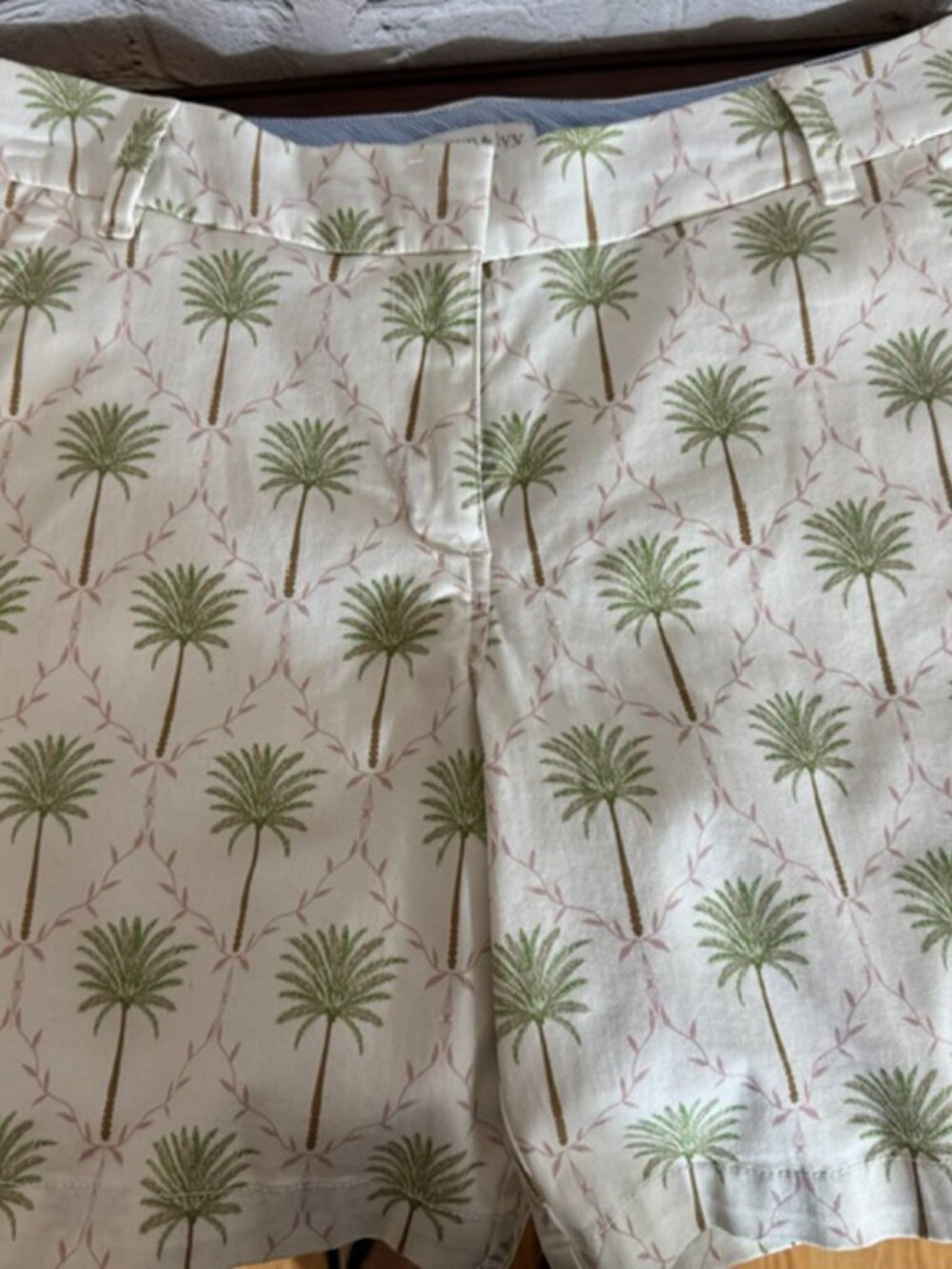 NWT Crown & Ivy Caroline White Palm Tree Print 7" Shorts Classic Fit Size 6